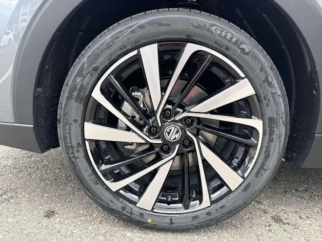 MG ZS 1.5 HEV Luxury Automat