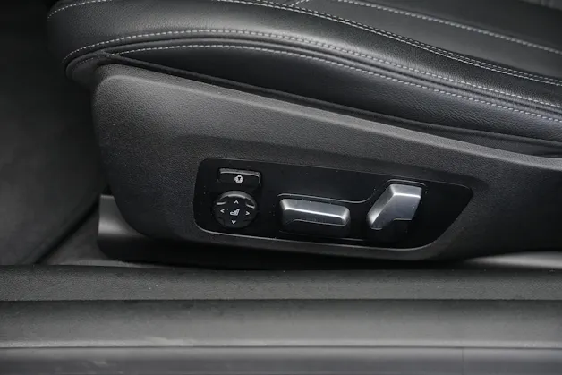 BMW M440i xDrive 48V Coupé Steptronic *CH-Fahrzeug**Carbon* *Harman Kardon*