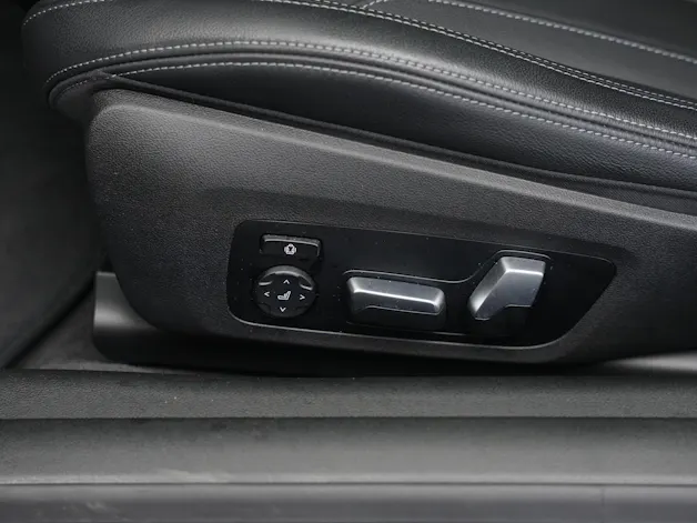 BMW M440i xDrive 48V Coupé Steptronic *CH-Fahrzeug**Carbon* *Harman Kardon*