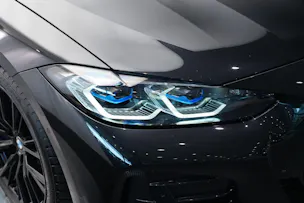 BMW M440i xDrive 48V Coupé Steptronic *CH-Fahrzeug**Carbon* *Harman Kardon*