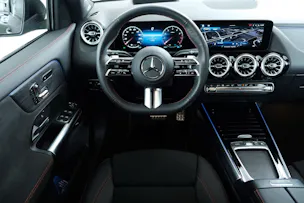 MERCEDES-BENZ GLA 250 AMG Line 4matic Swiss Star H247