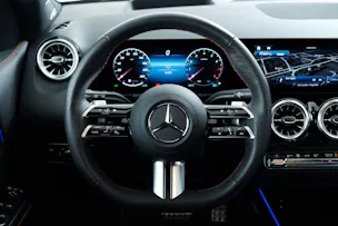 MERCEDES-BENZ GLA 250 AMG Line 4matic Swiss Star H247