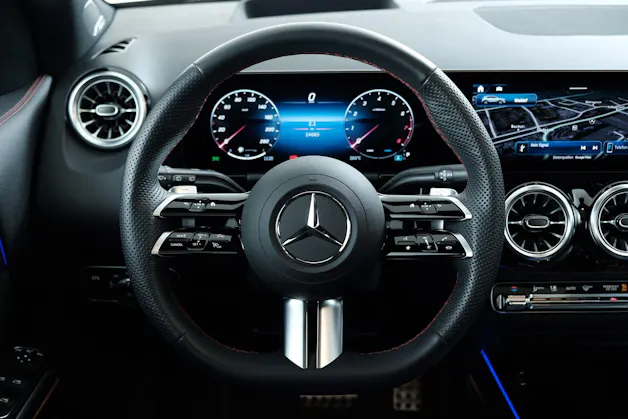 MERCEDES-BENZ GLA 250 AMG Line 4matic Swiss Star H247