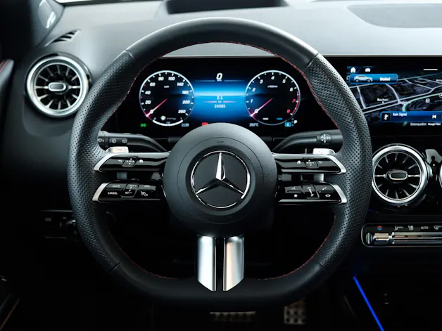 MERCEDES-BENZ GLA 250 AMG Line 4matic Swiss Star H247