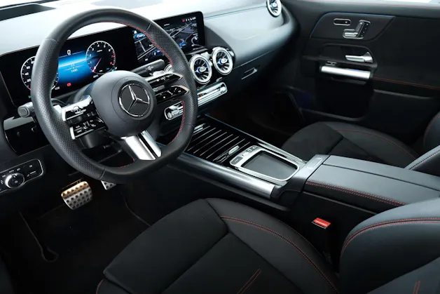MERCEDES-BENZ GLA 250 AMG Line 4matic Swiss Star H247