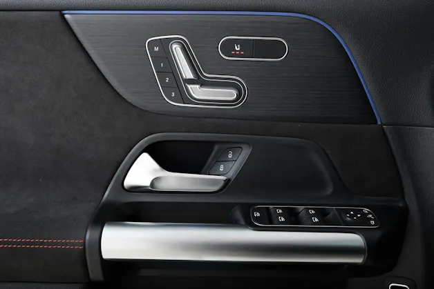 MERCEDES-BENZ GLA 250 AMG Line 4matic Swiss Star H247