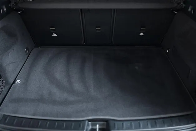 MERCEDES-BENZ GLA 250 AMG Line 4matic Swiss Star H247