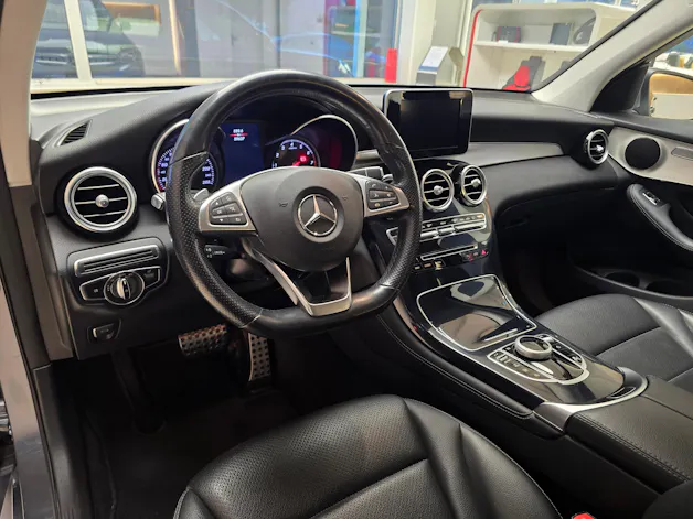 MERCEDES-BENZ GLC 250 AMG Line 4Matic 9G-Tronic