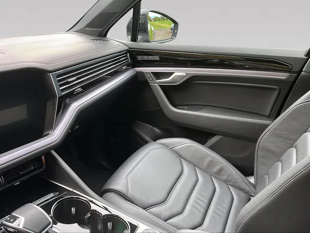 VW Touareg 75 Edition R-Line 3.0TDI 286PS 4Motion / CH-Modell mit Gratisservice / Top Ausstattung