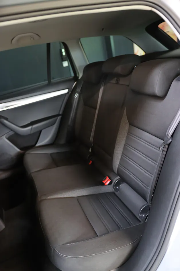 SKODA Octavia Combi 2.0 TDI Ambition 4x4 DSG