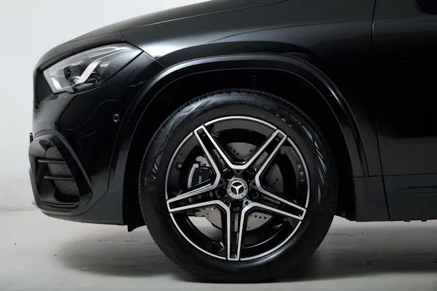 MERCEDES-BENZ GLA 200 AMG Line Night Star H247