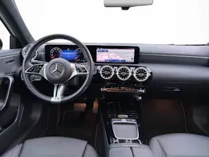 MERCEDES-BENZ A 200 Progressive