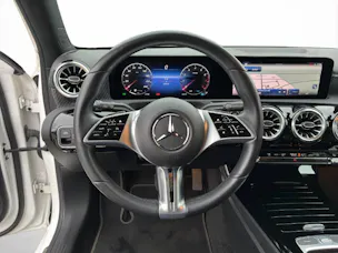 MERCEDES-BENZ A 200 Progressive