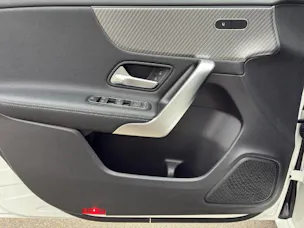 MERCEDES-BENZ A 200 Progressive
