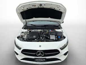 MERCEDES-BENZ A 200 Progressive
