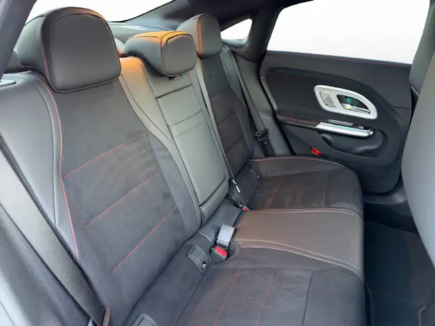 MERCEDES-BENZ CLA 200 AMG Line EQ