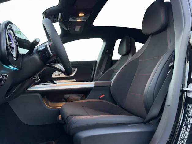 MERCEDES-BENZ CLA 200 AMG Line EQ