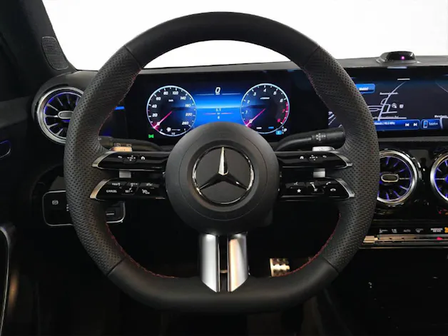 MERCEDES-BENZ A 200 AMG Line Night Star