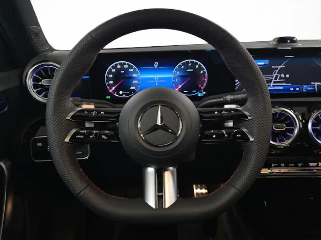 MERCEDES-BENZ A 200 AMG Line Night Star