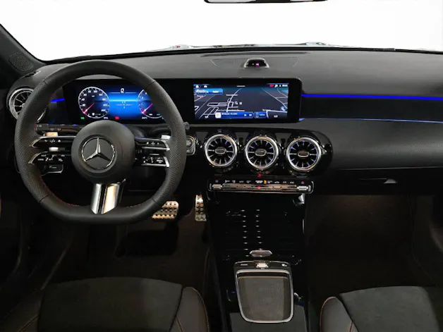 MERCEDES-BENZ A 200 AMG Line Night Star