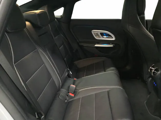 MERCEDES-BENZ CLA 200 AMG Line EQ