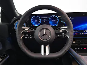 MERCEDES-BENZ CLA 200 AMG Line EQ
