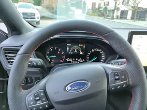 FORD Focus Station Wagon 1.0i EcoB Hybrid 155 ST-Line