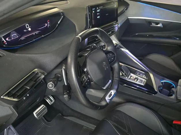 PEUGEOT 3008 1.5 BlueHDi GT EAT8 CH-Fahrzeug