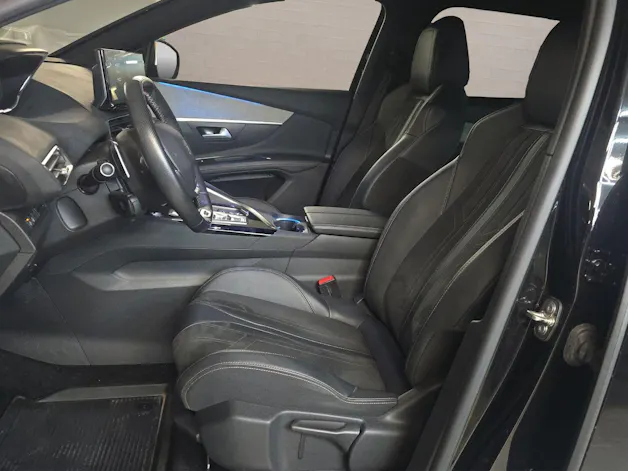 PEUGEOT 3008 1.5 BlueHDi GT EAT8 CH-Fahrzeug