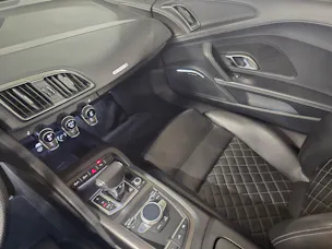 AUDI R8 Spyder S-Tronic