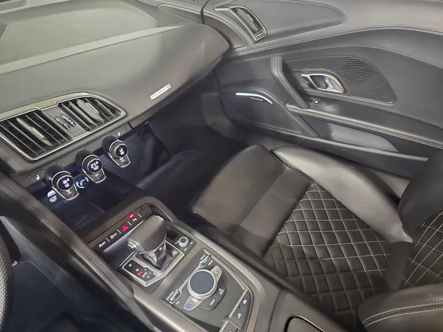 AUDI R8 Spyder S-Tronic