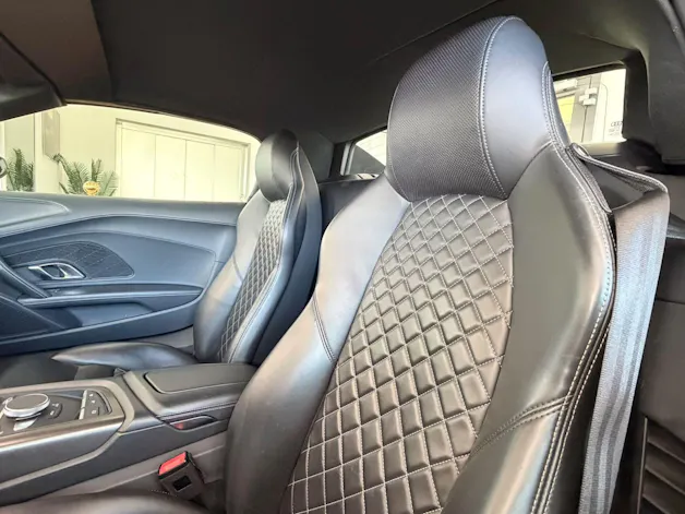 AUDI R8 Spyder S-Tronic