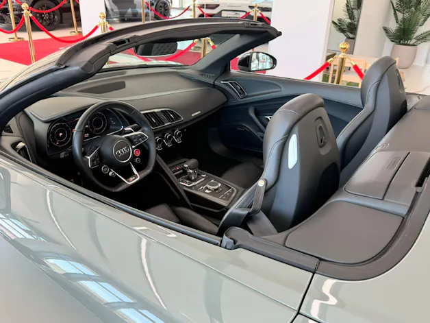 AUDI R8 Spyder S-Tronic