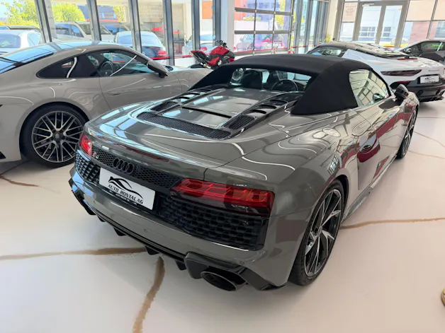 AUDI R8 Spyder S-Tronic