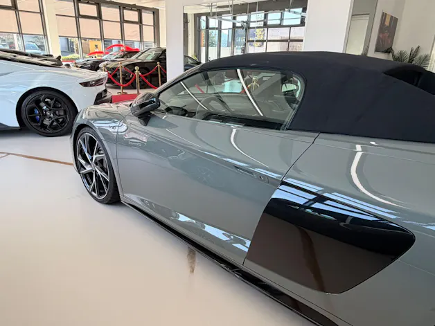 AUDI R8 Spyder S-Tronic