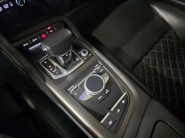 AUDI R8 Spyder S-Tronic