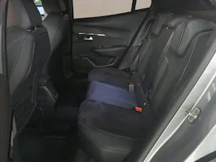 PEUGEOT 2008 1.5 BlueHDi GT Pack EAT8 CH-Fahrzeug