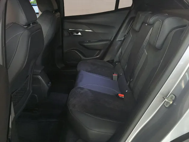 PEUGEOT 2008 1.5 BlueHDi GT Pack EAT8 CH-Fahrzeug