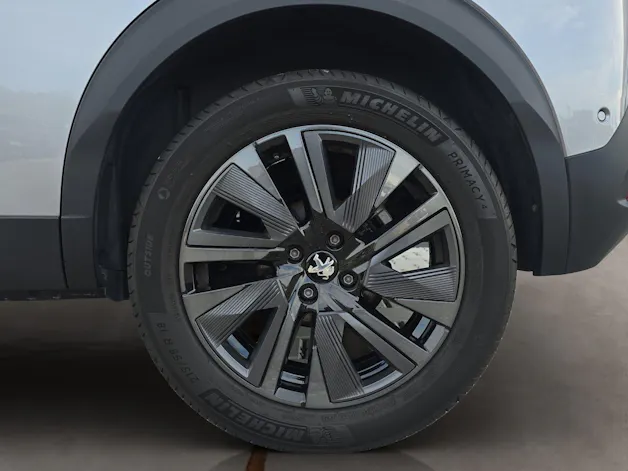 PEUGEOT 2008 1.5 BlueHDi GT Pack EAT8 CH-Fahrzeug