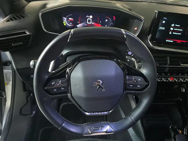PEUGEOT 2008 1.5 BlueHDi GT Pack EAT8 CH-Fahrzeug