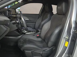 PEUGEOT 2008 1.5 BlueHDi GT Pack EAT8 CH-Fahrzeug