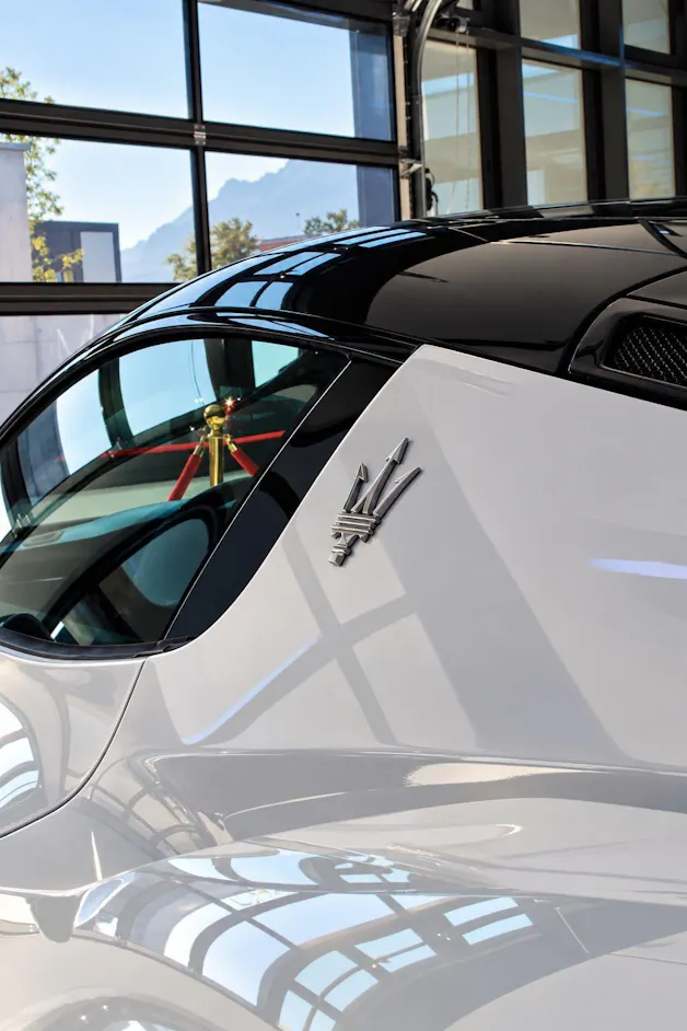 MASERATI MC20 MC 20 CH-Fahrzeug