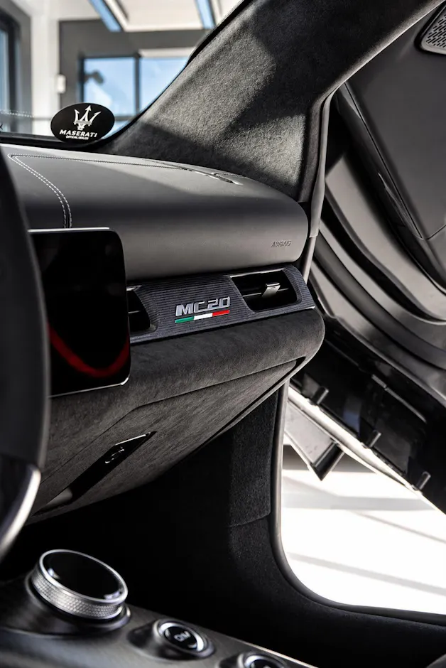 MASERATI MC20 MC 20 CH-Fahrzeug
