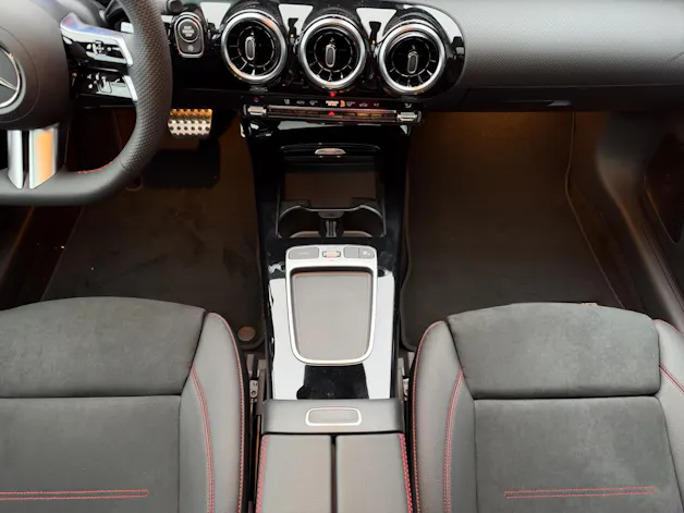 MERCEDES-BENZ A-Klasse W177 A 220 AMG Line 4m