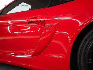 PORSCHE Cayman GT4