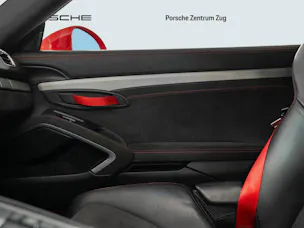 PORSCHE Cayman GT4