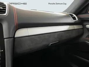 PORSCHE Cayman GT4