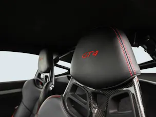 PORSCHE Cayman GT4