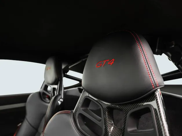PORSCHE Cayman GT4
