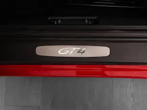 PORSCHE Cayman GT4